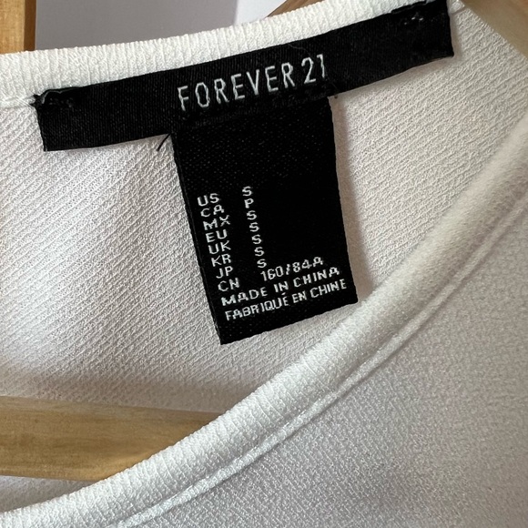 White Pleat Front Top - Picture 3 of 4